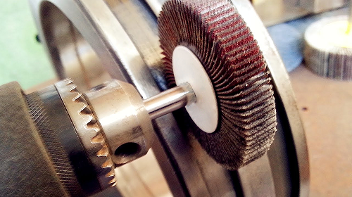 Shank mount flap wheel para sa groove polishing