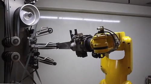 Robotik türbin kanadı parlatma makinesinde türbin kanadı parlatma için dar bant