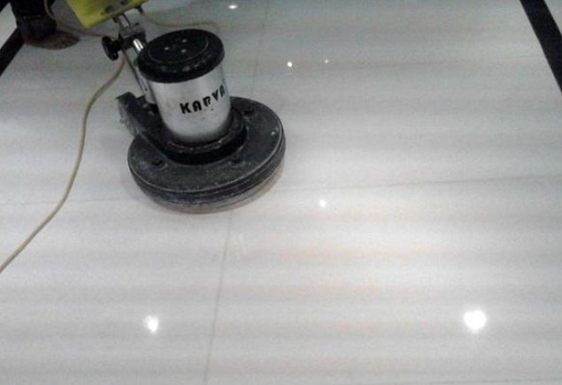 Paano ipatupad ang marble polishing at waxing