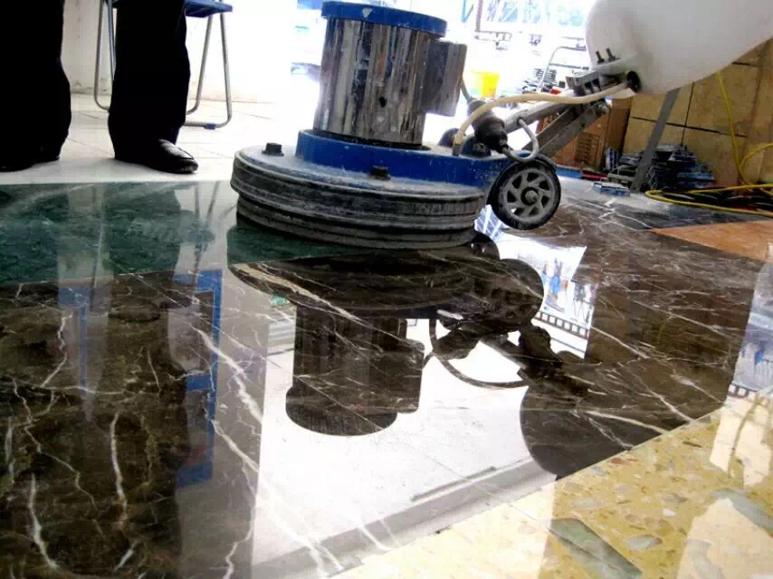 Đánh bóng đá: Tăng vẻ đẹp cho đá Marble