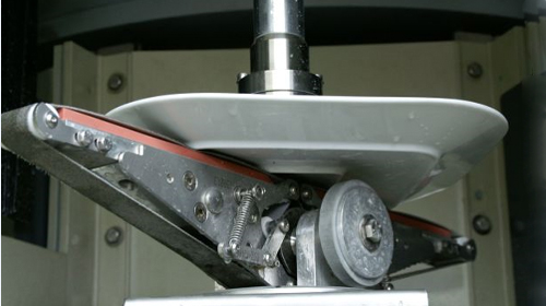 Beheben von Bandwackeln in einer Bandschleifmaschine