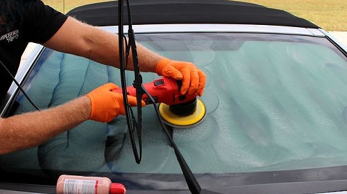 Dischi abrasivi elettrodepositati per la rimozione di graffi sul vetro dell'auto