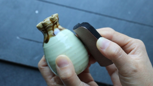 Polish ceramic side with square diamond hand pad