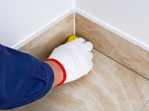How to Sand Tight Corners by Hand: Best Tools & Pro Tips